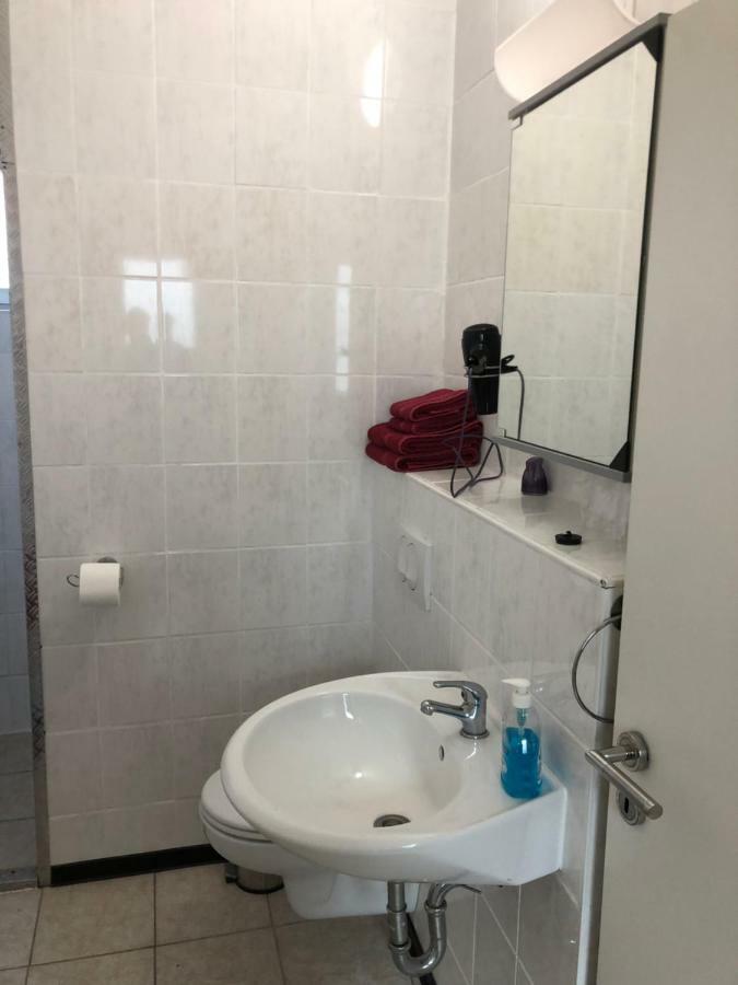 Einfache Monteurwohnung Mit Wlan Und Sat Tv, Netflix Frankweiler 외부 사진